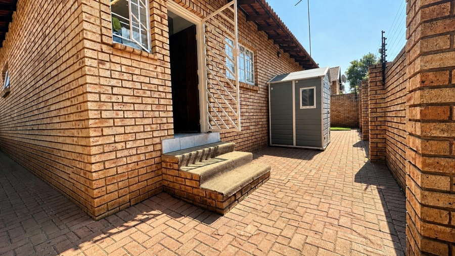 3 Bedroom Property for Sale in New Redruth Gauteng