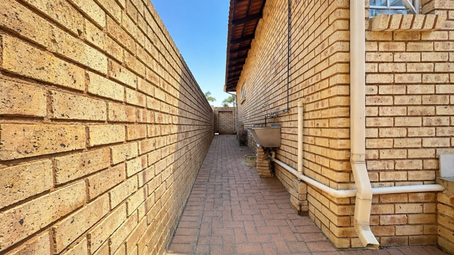 3 Bedroom Property for Sale in New Redruth Gauteng