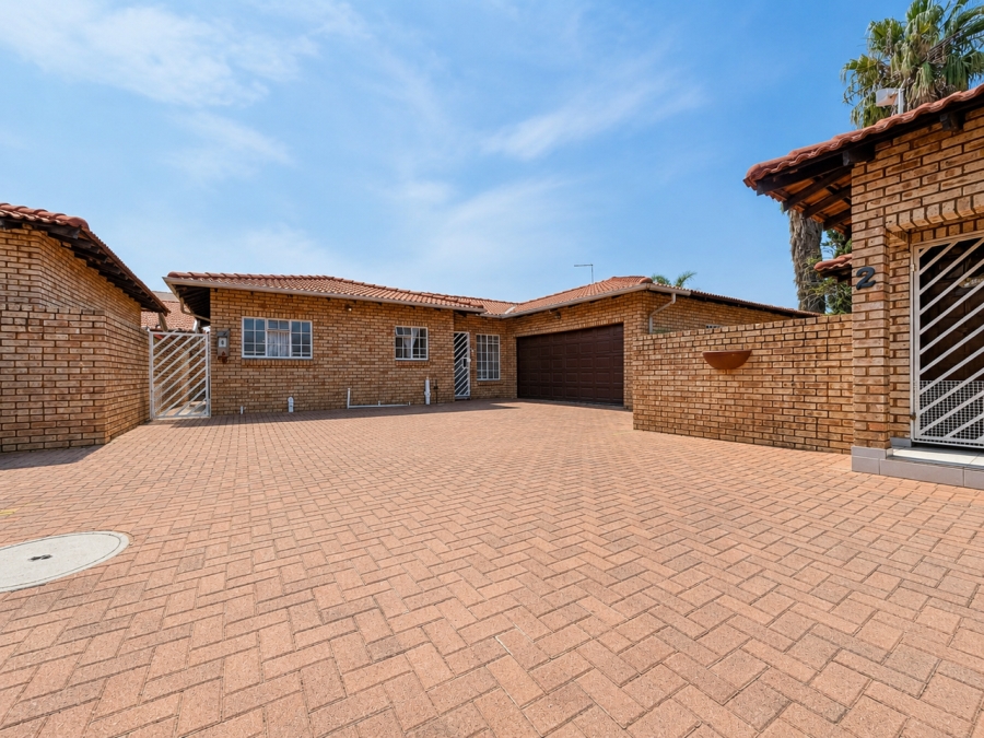 3 Bedroom Property for Sale in New Redruth Gauteng