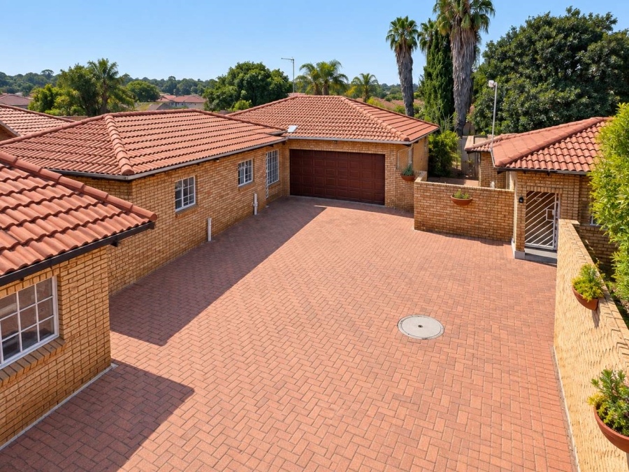 3 Bedroom Property for Sale in New Redruth Gauteng