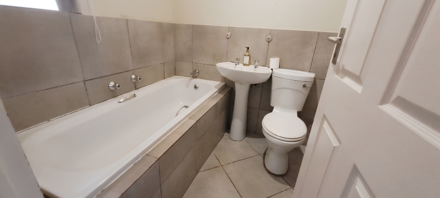 2 Bedroom Property for Sale in Albertsdal Gauteng