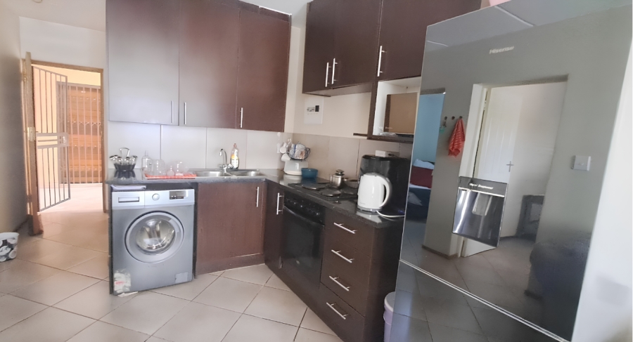 2 Bedroom Property for Sale in Albertsdal Gauteng