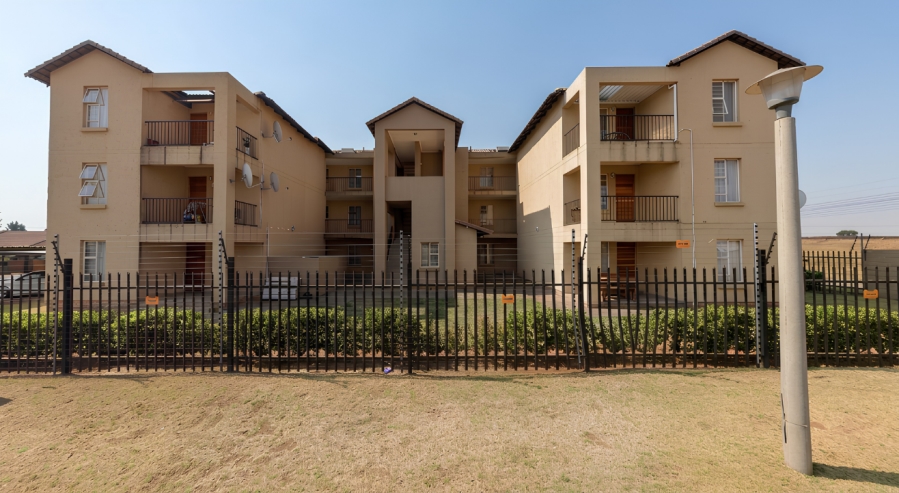 2 Bedroom Property for Sale in Albertsdal Gauteng