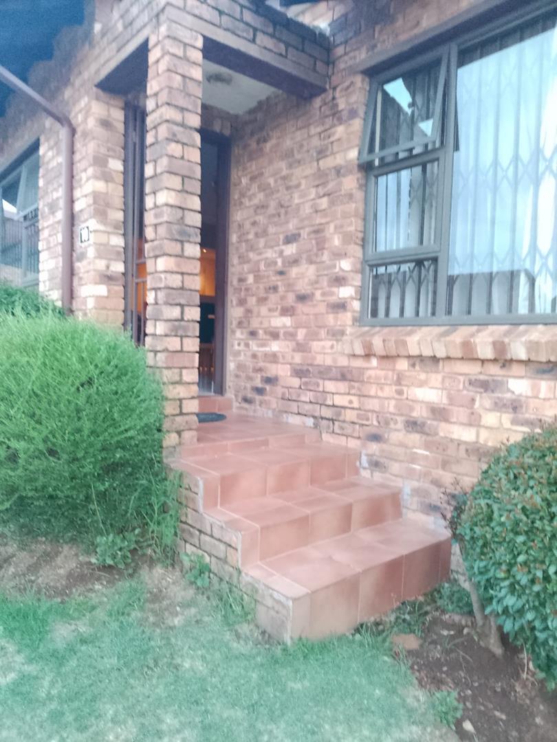 3 Bedroom Property for Sale in Meredale Gauteng