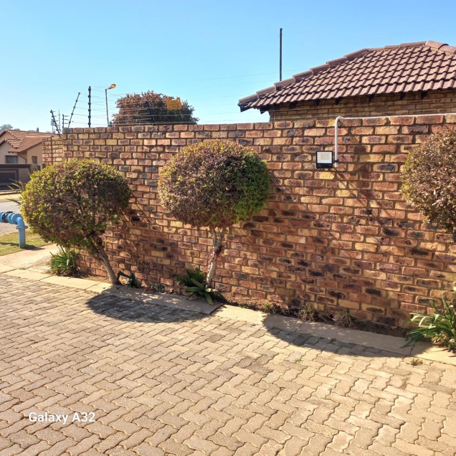 3 Bedroom Property for Sale in Meredale Gauteng