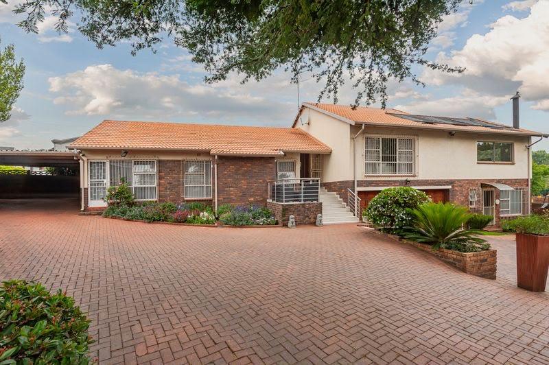 4 Bedroom Property for Sale in Oakdene Gauteng