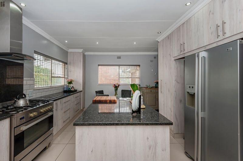 4 Bedroom Property for Sale in Oakdene Gauteng