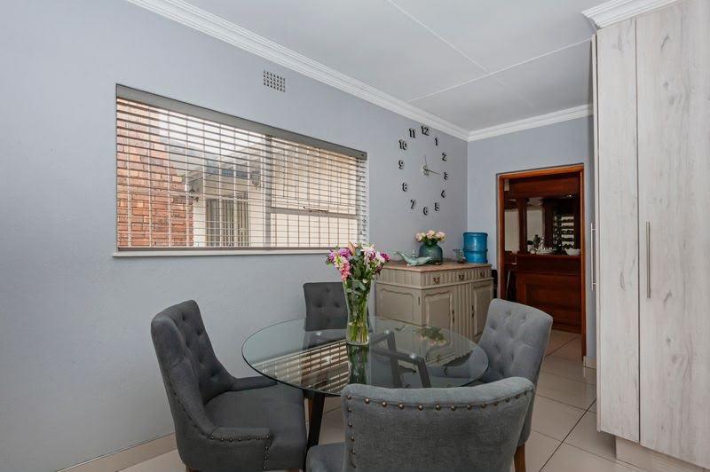 4 Bedroom Property for Sale in Oakdene Gauteng