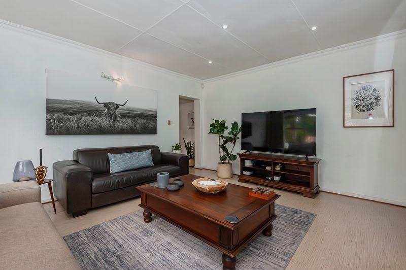 4 Bedroom Property for Sale in Oakdene Gauteng
