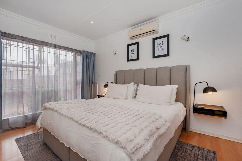 4 Bedroom Property for Sale in Oakdene Gauteng