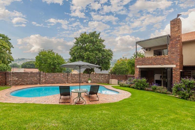 4 Bedroom Property for Sale in Oakdene Gauteng