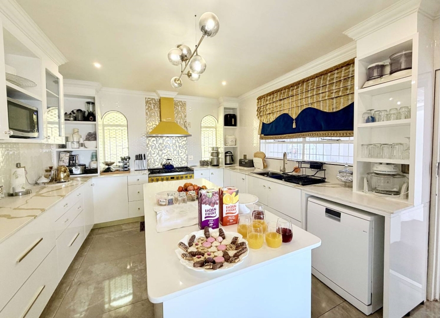 7 Bedroom Property for Sale in Glenvista Gauteng