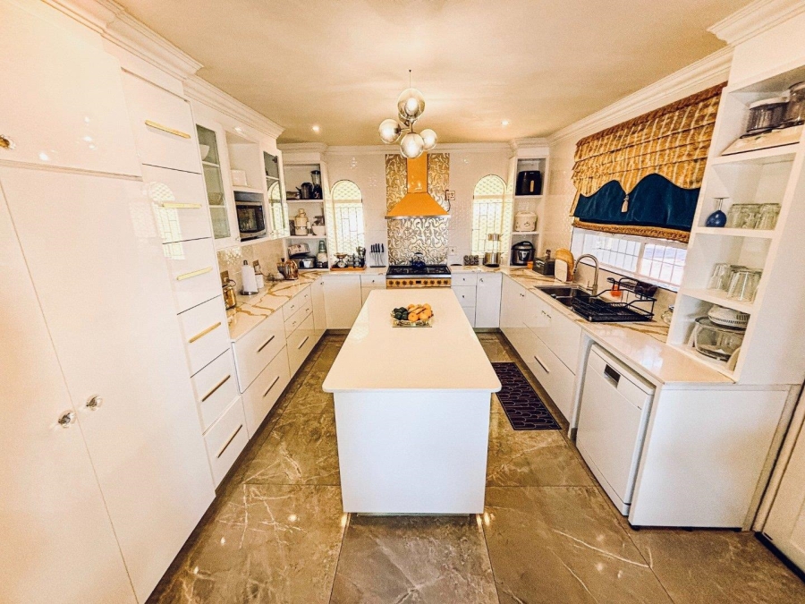7 Bedroom Property for Sale in Glenvista Gauteng