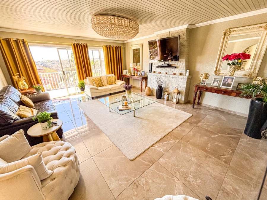 7 Bedroom Property for Sale in Glenvista Gauteng