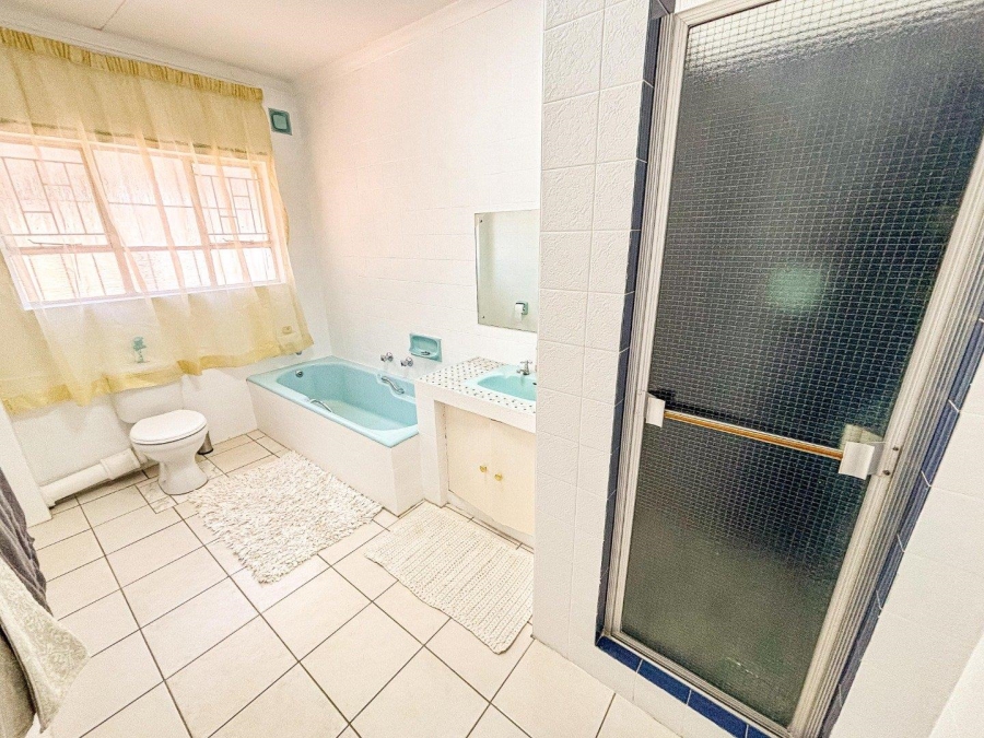 7 Bedroom Property for Sale in Glenvista Gauteng