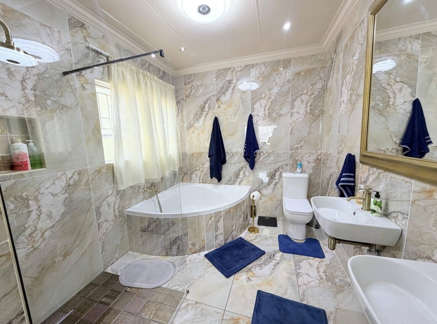 7 Bedroom Property for Sale in Glenvista Gauteng