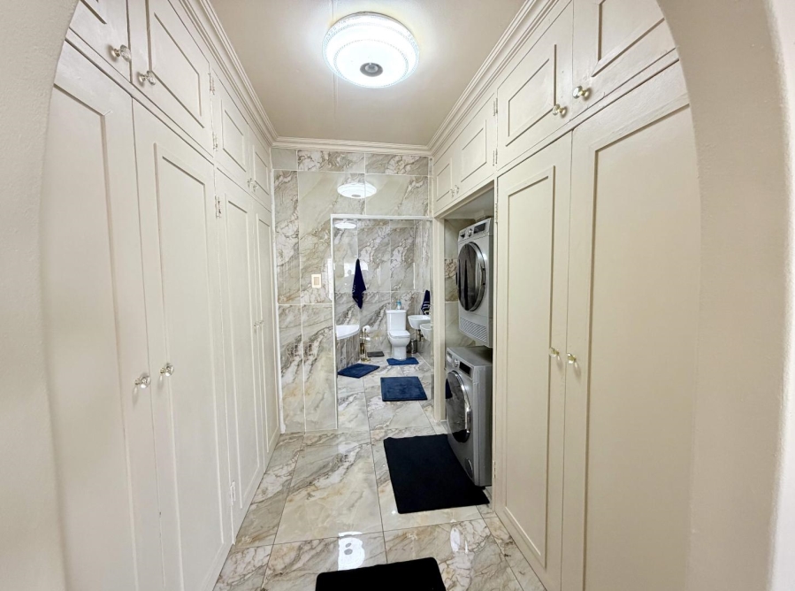 7 Bedroom Property for Sale in Glenvista Gauteng