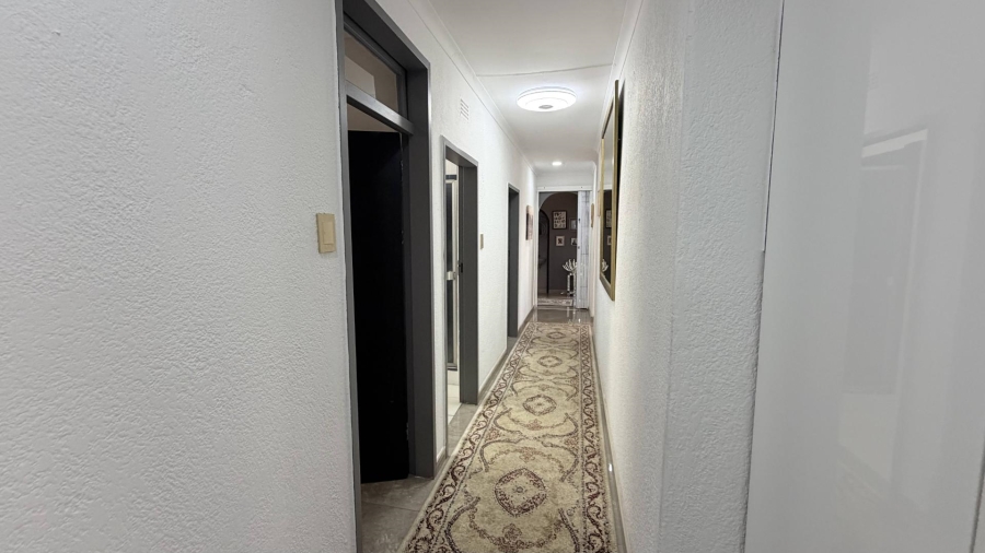 7 Bedroom Property for Sale in Glenvista Gauteng