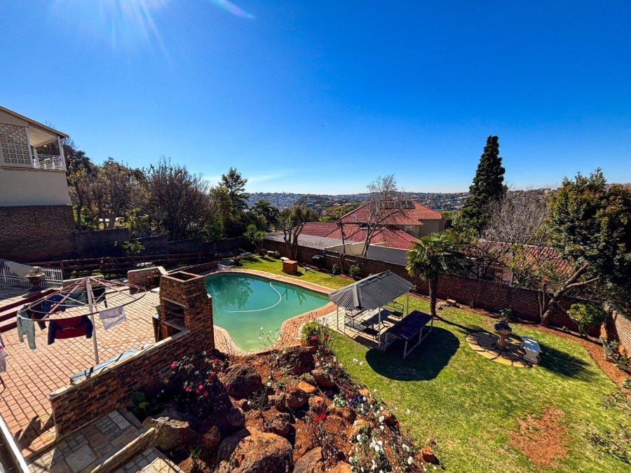 7 Bedroom Property for Sale in Glenvista Gauteng