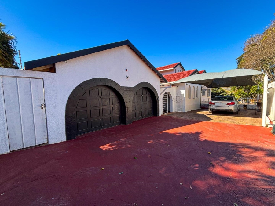 7 Bedroom Property for Sale in Glenvista Gauteng
