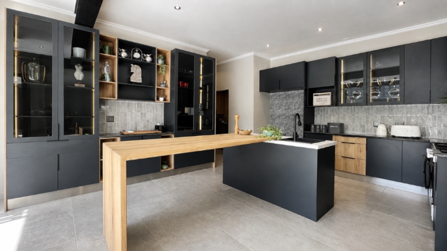 5 Bedroom Property for Sale in Midstream Estate Gauteng