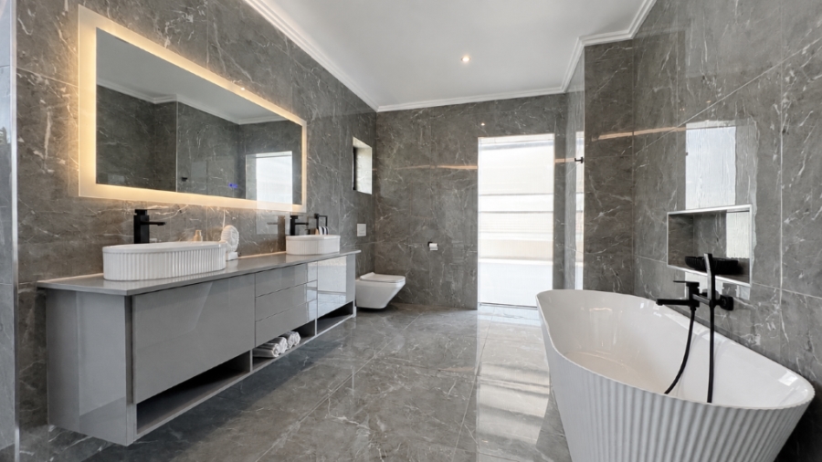 5 Bedroom Property for Sale in Midstream Estate Gauteng