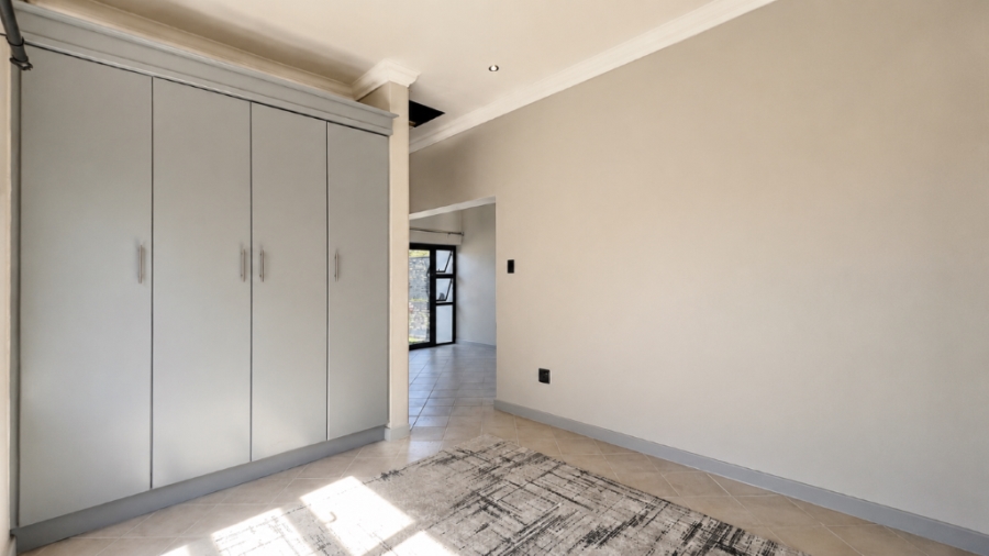 5 Bedroom Property for Sale in Midstream Estate Gauteng