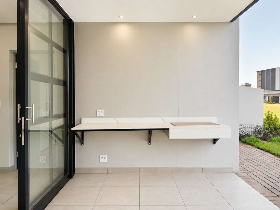To Let 3 Bedroom Property for Rent in Midstream Estate Gauteng