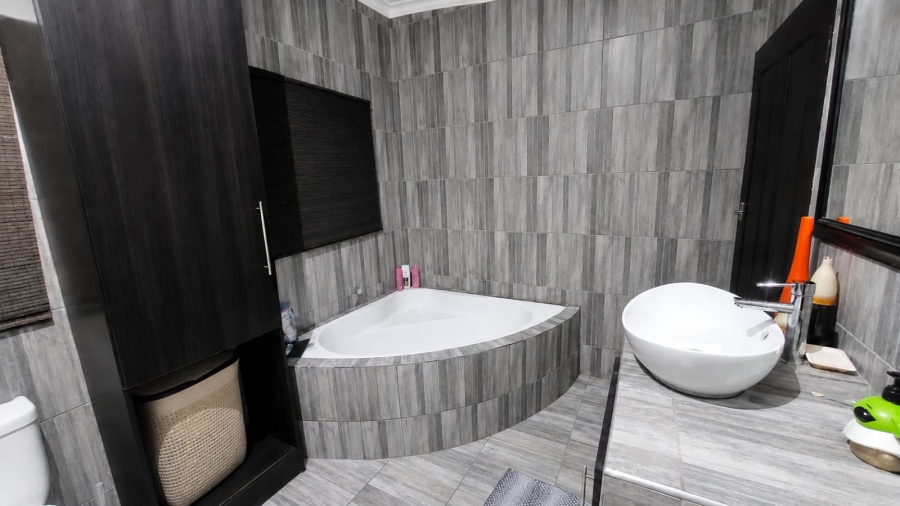 4 Bedroom Property for Sale in Florentia Gauteng