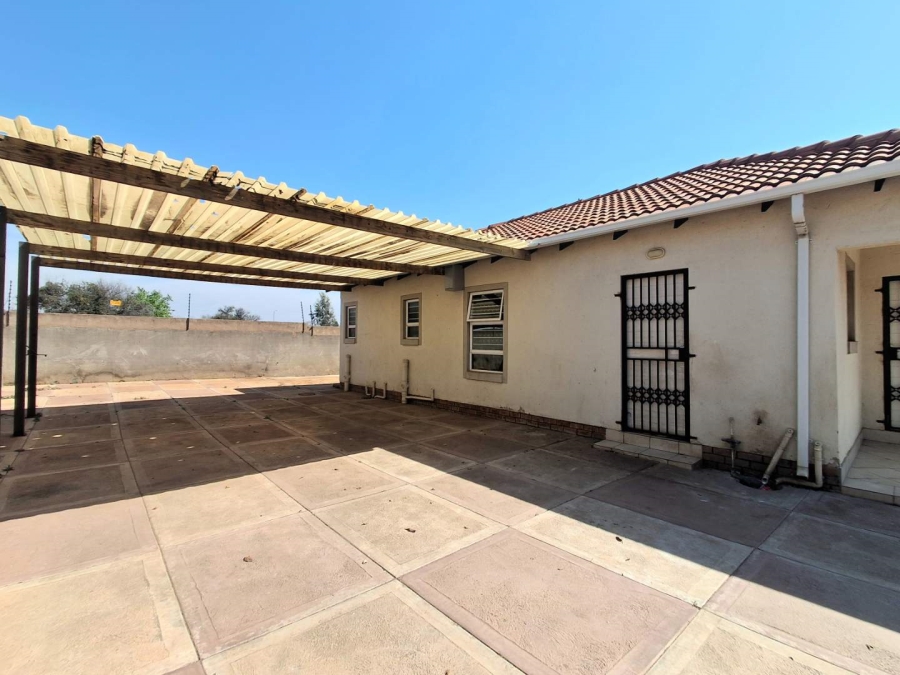 To Let 3 Bedroom Property for Rent in Kirkney Gauteng