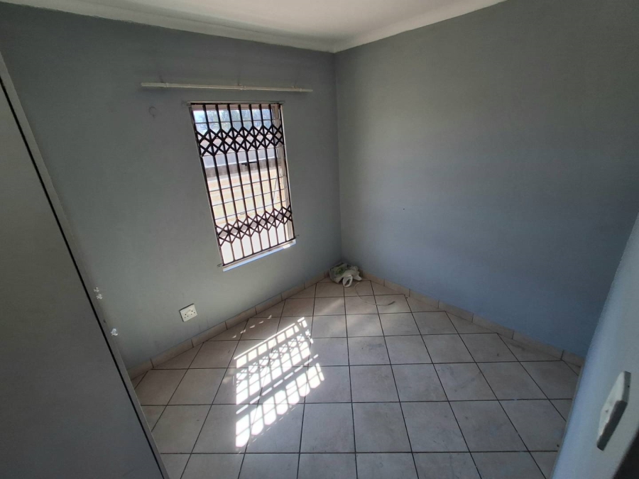 To Let 3 Bedroom Property for Rent in Kirkney Gauteng