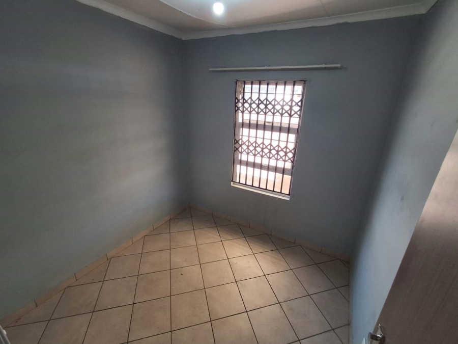 To Let 3 Bedroom Property for Rent in Kirkney Gauteng