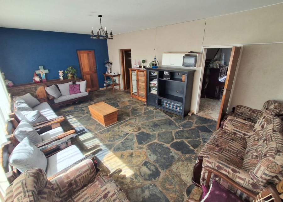 5 Bedroom Property for Sale in Pretoria Gardens Gauteng