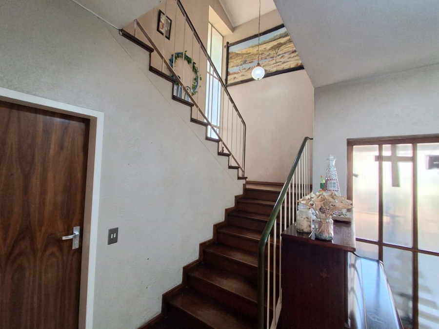 5 Bedroom Property for Sale in Pretoria Gardens Gauteng
