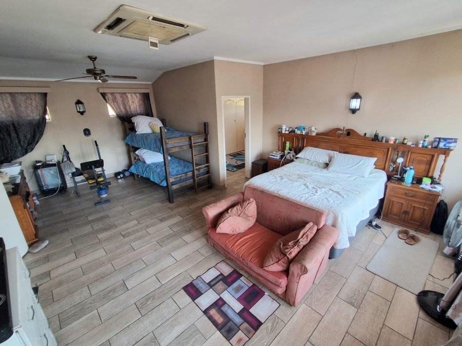 5 Bedroom Property for Sale in Pretoria Gardens Gauteng