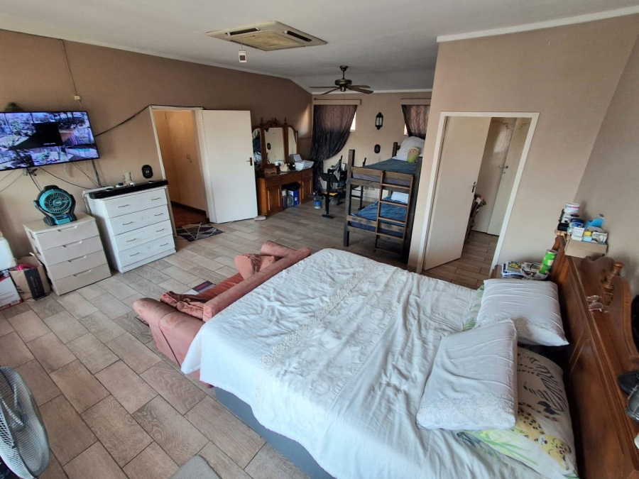 5 Bedroom Property for Sale in Pretoria Gardens Gauteng