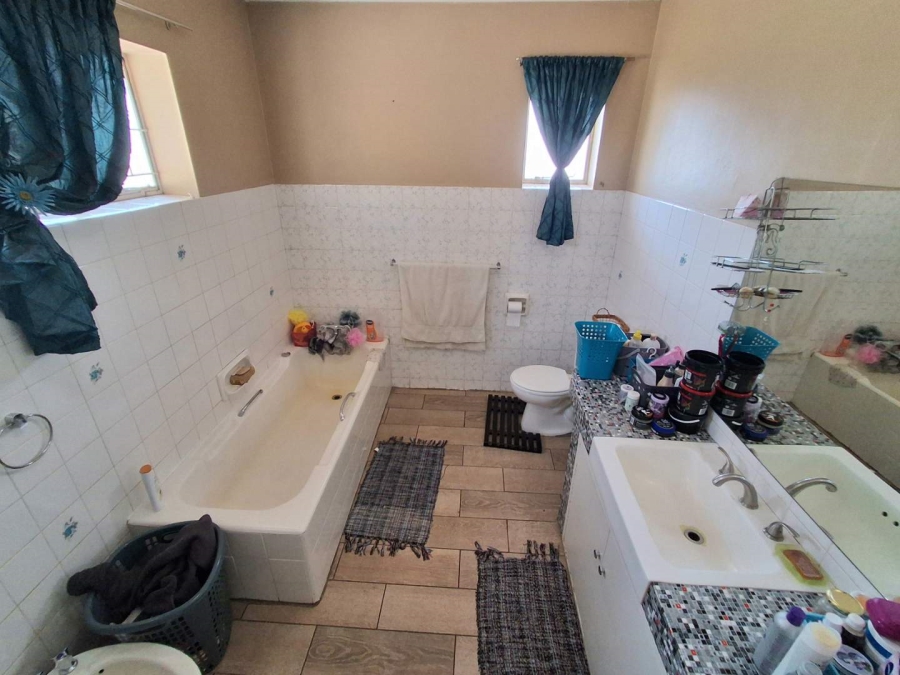 5 Bedroom Property for Sale in Pretoria Gardens Gauteng