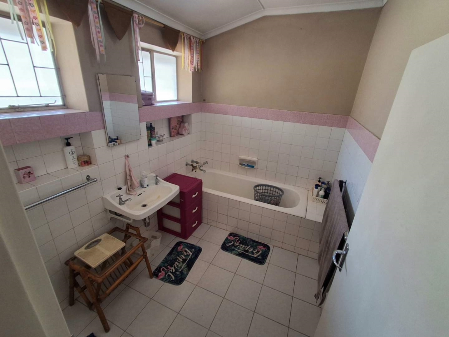 5 Bedroom Property for Sale in Pretoria Gardens Gauteng