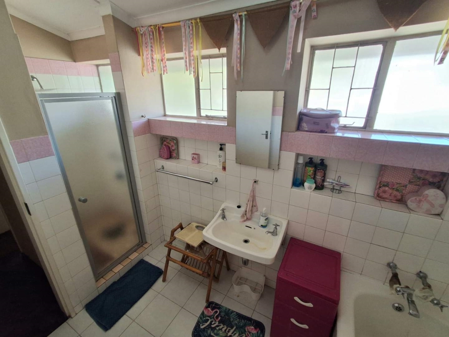 5 Bedroom Property for Sale in Pretoria Gardens Gauteng