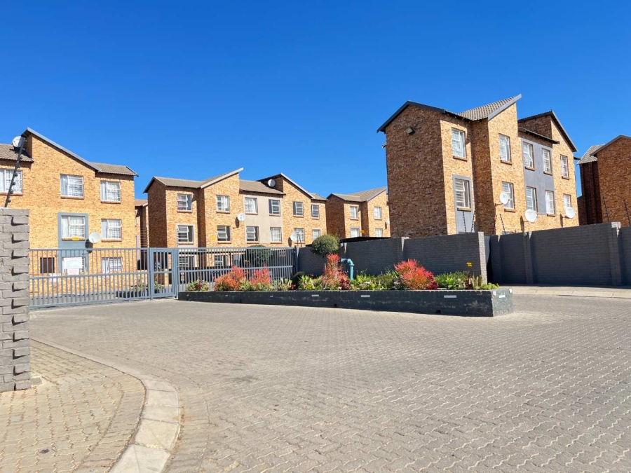 2 Bedroom Property for Sale in Honeypark Gauteng