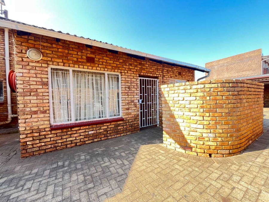 To Let 2 Bedroom Property for Rent in Krugersdorp Gauteng