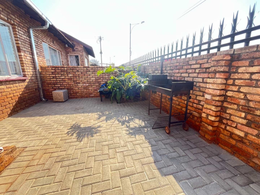 To Let 2 Bedroom Property for Rent in Krugersdorp Gauteng