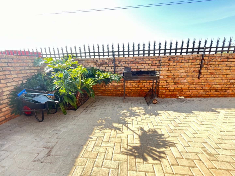 To Let 2 Bedroom Property for Rent in Krugersdorp Gauteng