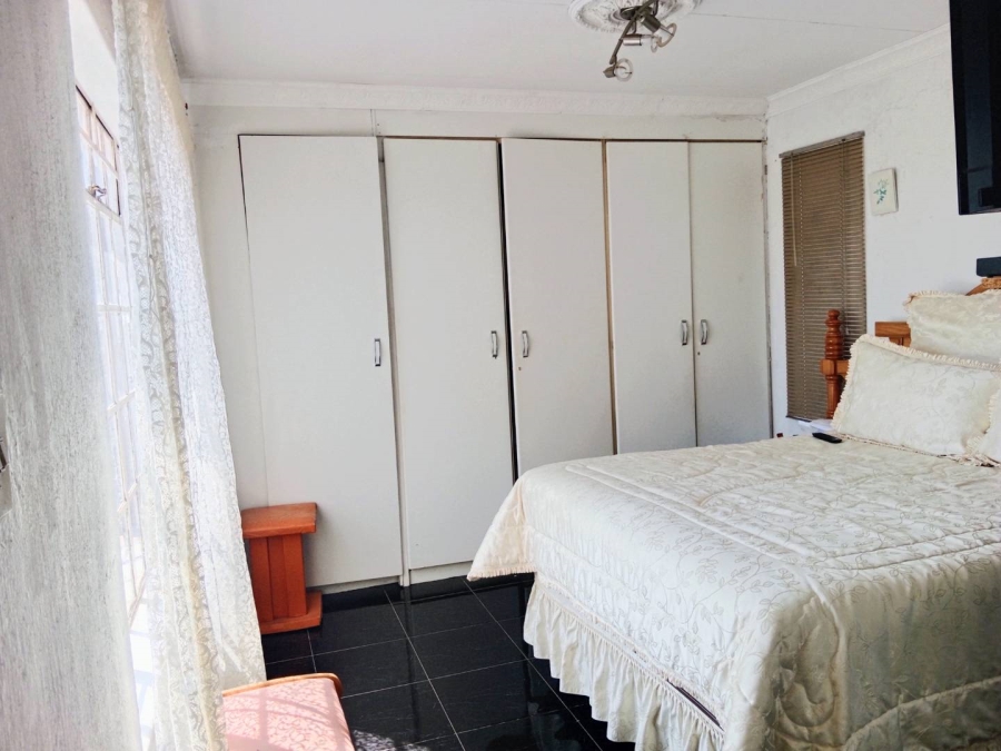 To Let 3 Bedroom Property for Rent in Lyndhurst Gauteng