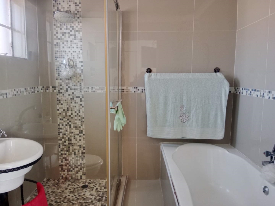 To Let 3 Bedroom Property for Rent in Lyndhurst Gauteng