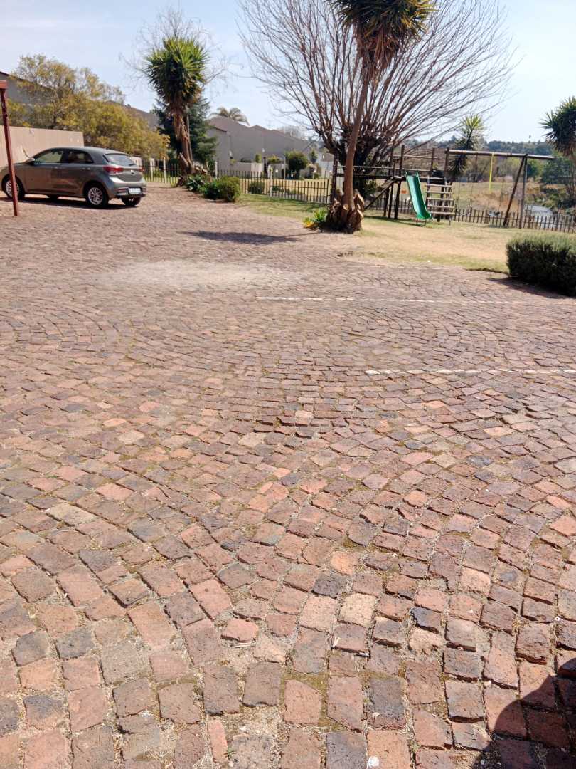 To Let 3 Bedroom Property for Rent in Lyndhurst Gauteng