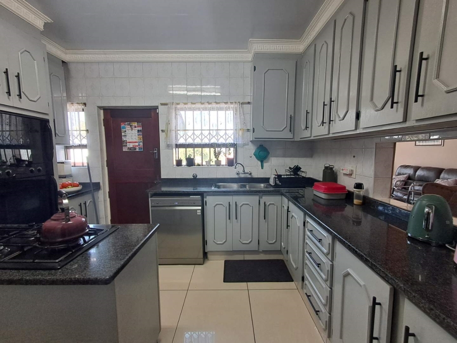4 Bedroom Property for Sale in Mondeor Gauteng