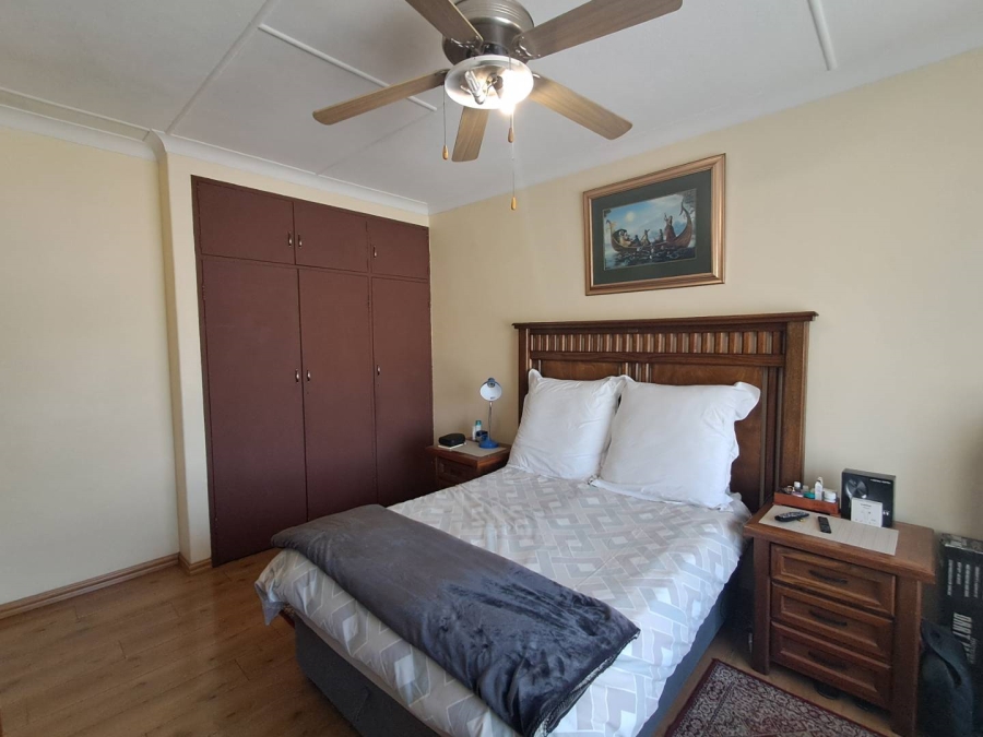 4 Bedroom Property for Sale in Mondeor Gauteng
