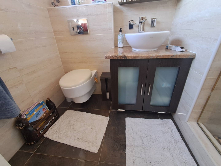 4 Bedroom Property for Sale in Mondeor Gauteng