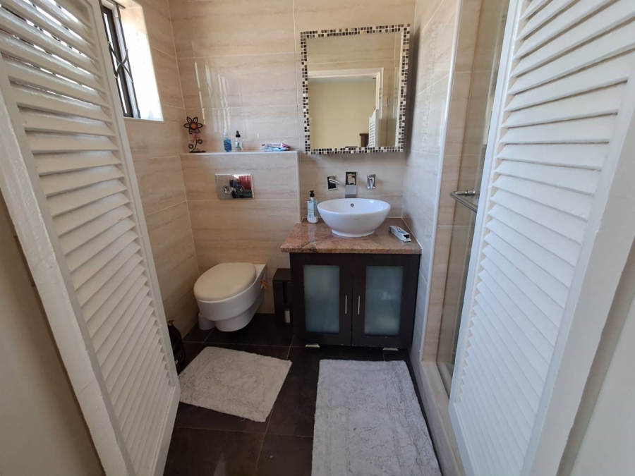 4 Bedroom Property for Sale in Mondeor Gauteng